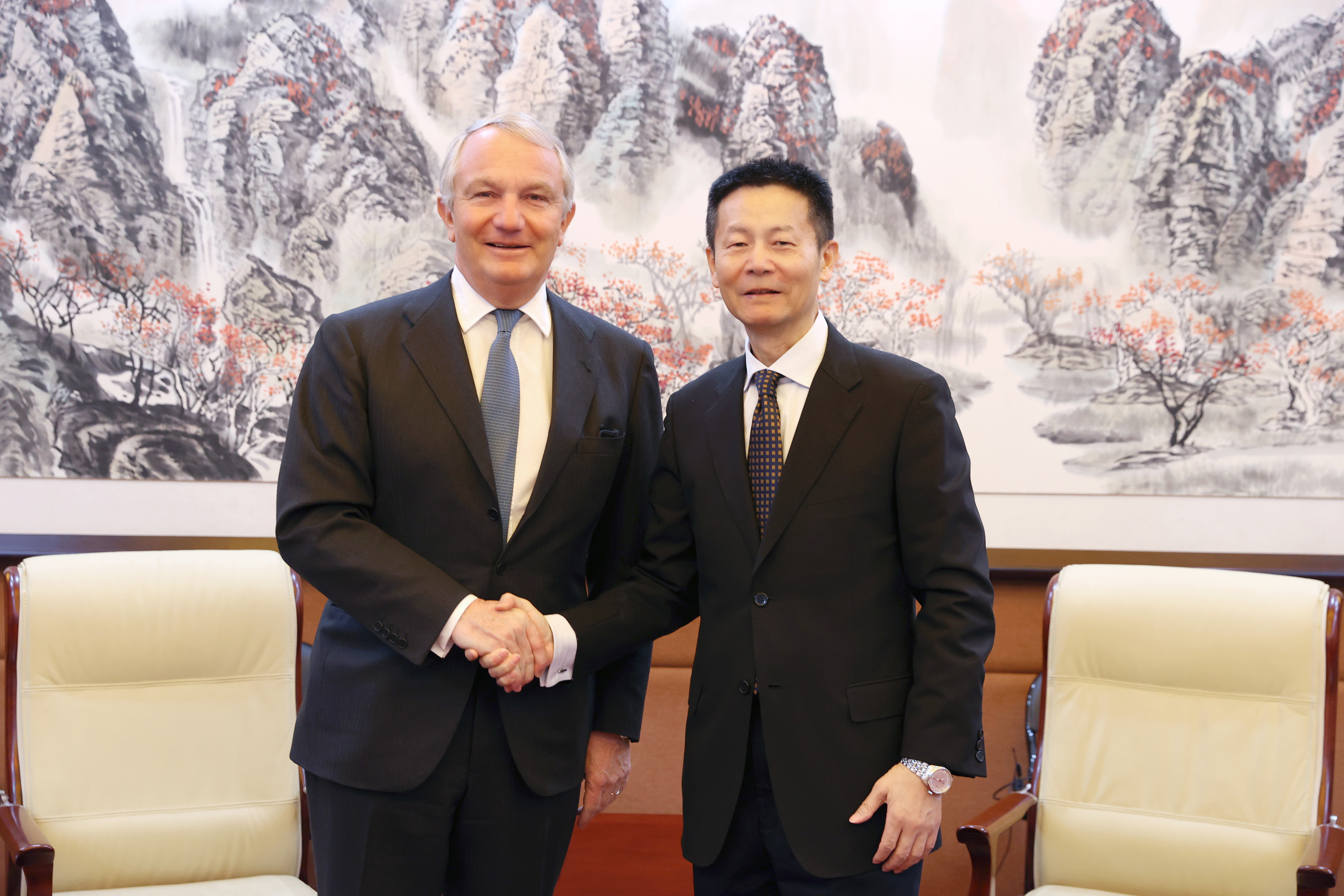 吳清主席會見德意志銀行集團主席衛(wèi)禮思